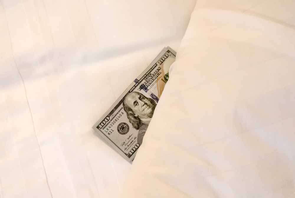 soldi sotto il materasso